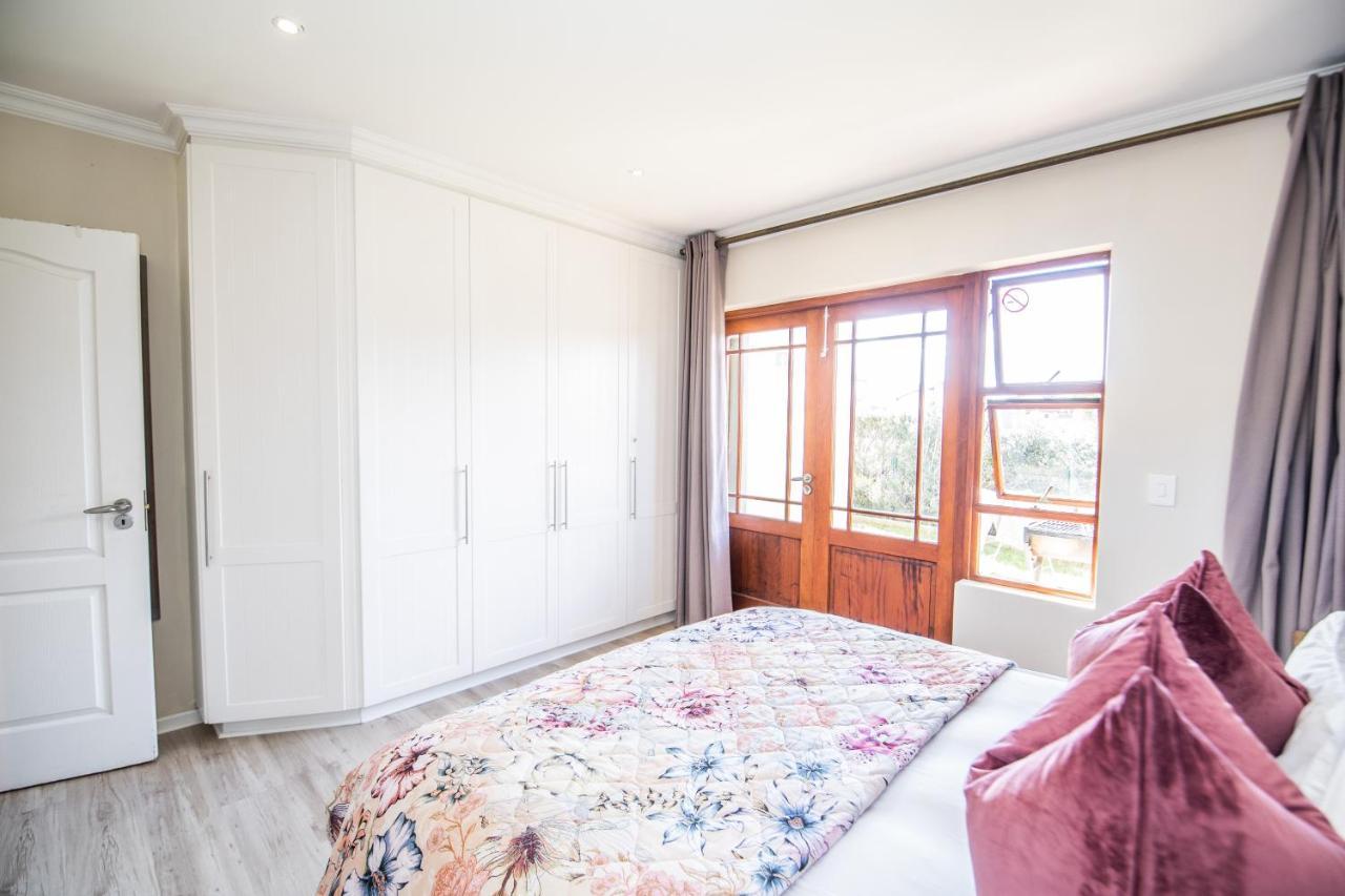 Six Whale Rock Gardens With Back Up Power For Load Shedding Apartment Plettenberg Bay Exterior foto